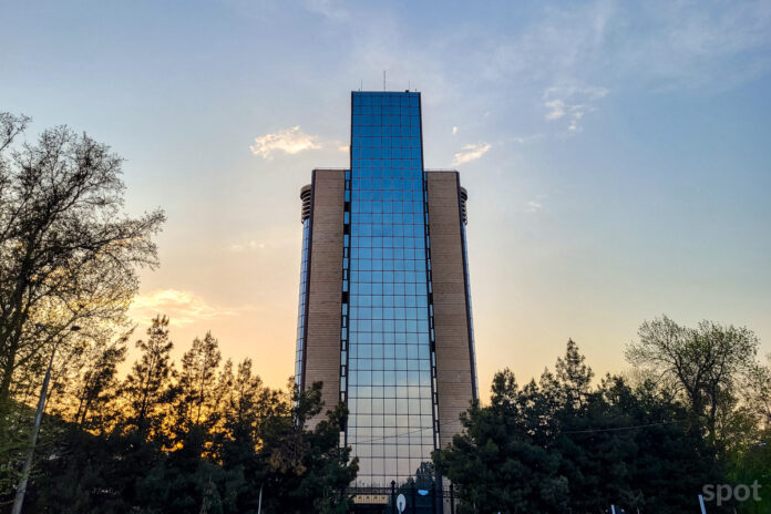 wSBuoV16802571556662_l