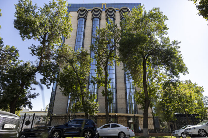 dynxHU17550012080329_l